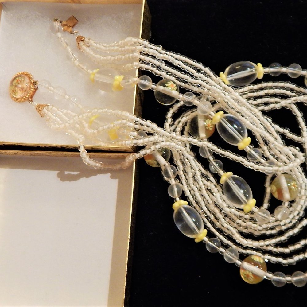 1940’s ALICE-CAVINESS 5-Strand Venetian Glass Necklace w/ Embedded Daisy Figures